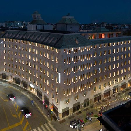 Radisson Collection Hotel, Santa Sofia Milaan Buitenkant foto The hotel at night