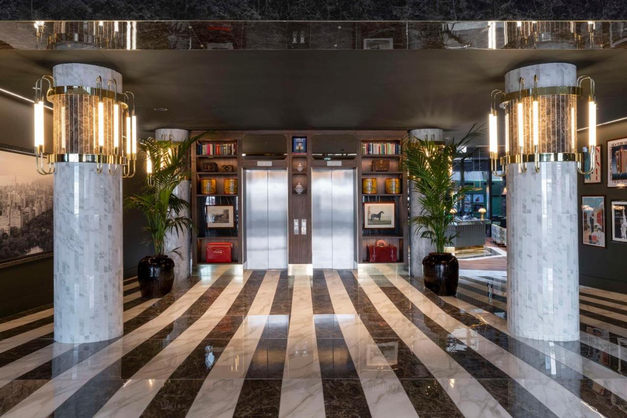 Radisson Collection Hotel, Santa Sofia Milaan Buitenkant foto The lobby of the hotel