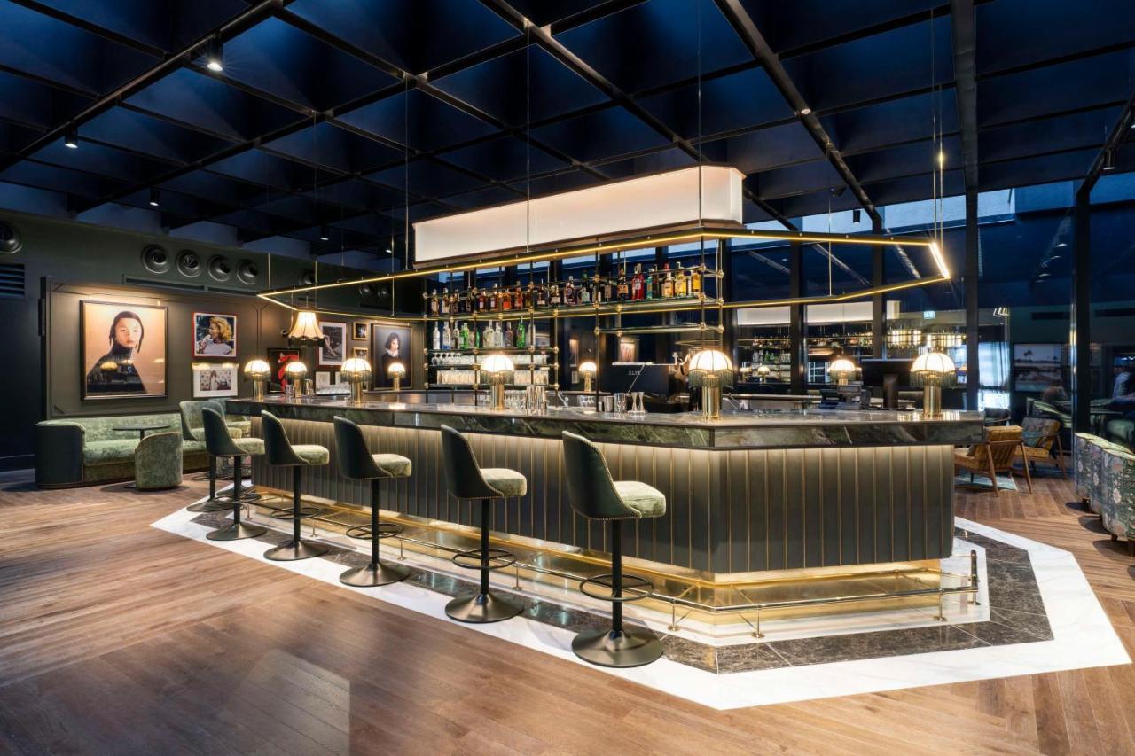 Radisson Collection Hotel, Santa Sofia Milaan Buitenkant foto The bar at the new Club at London Heathrow Airport