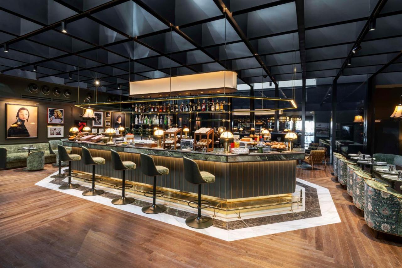 Radisson Collection Hotel, Santa Sofia Milaan Buitenkant foto The bar at the 1907