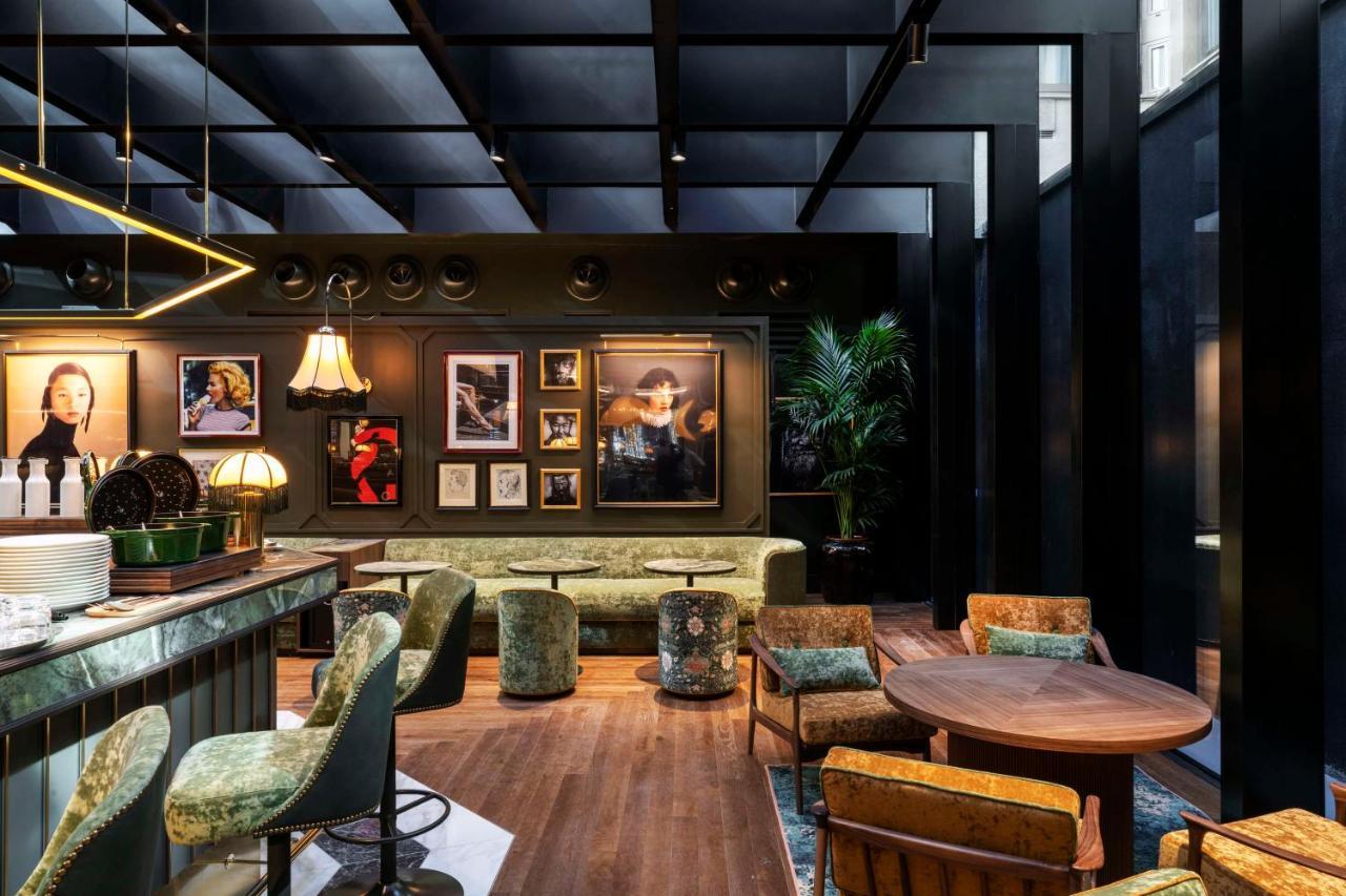 Radisson Collection Hotel, Santa Sofia Milaan Buitenkant foto The Bar at The Standard London