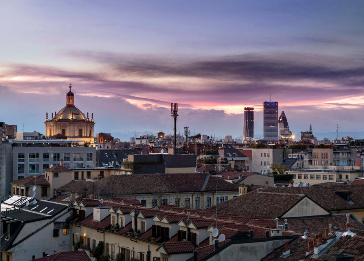 Radisson Collection Hotel, Santa Sofia Milaan Buitenkant foto Madrid