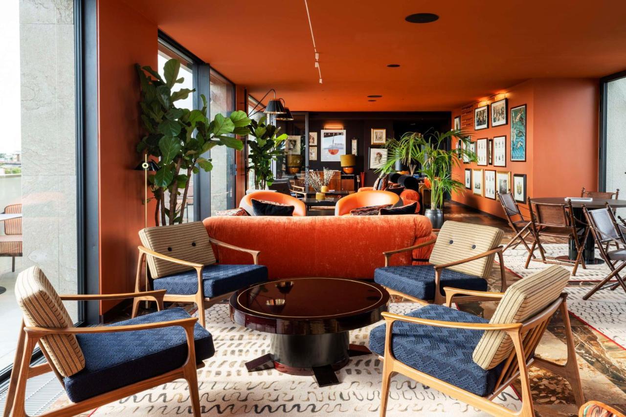 Radisson Collection Hotel, Santa Sofia Milaan Buitenkant foto The Library at The Standard London
