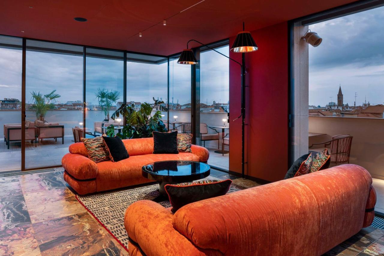 Radisson Collection Hotel, Santa Sofia Milaan Buitenkant foto The Sky Bar