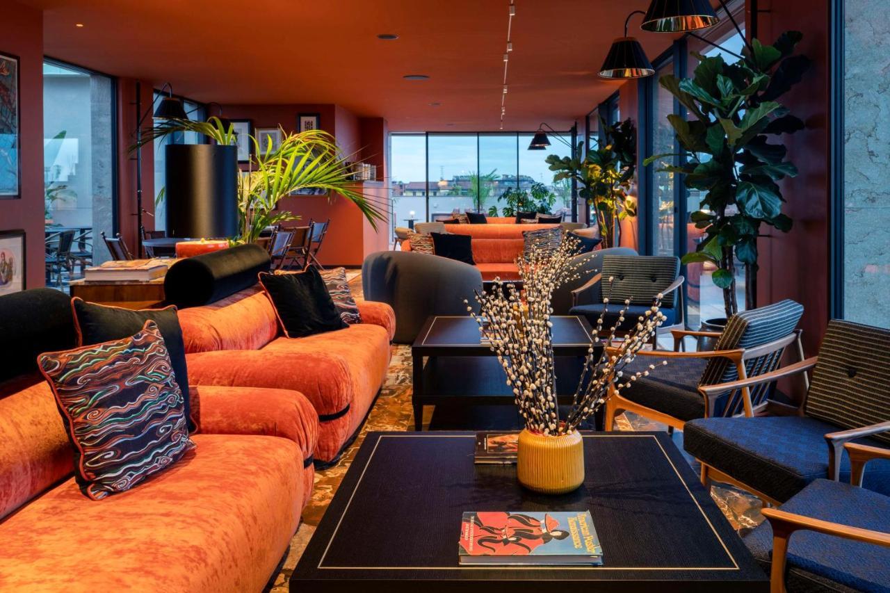 Radisson Collection Hotel, Santa Sofia Milaan Buitenkant foto The lounge at the top of the hotel