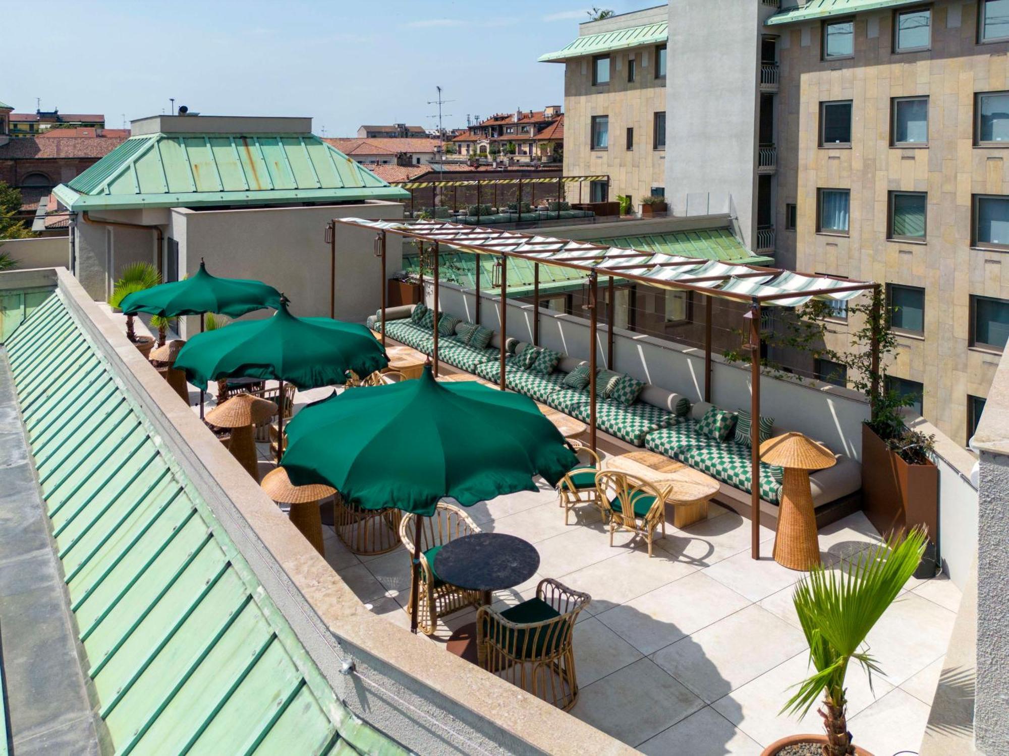 Radisson Collection Hotel, Santa Sofia Milaan Buitenkant foto The Sky Bar
