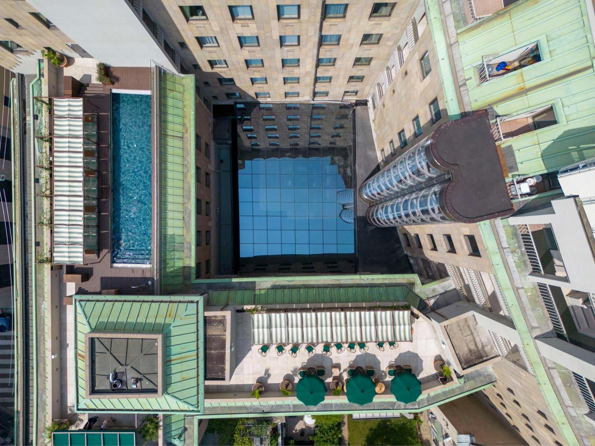 Radisson Collection Hotel, Santa Sofia Milaan Buitenkant foto The courtyard of the hotel