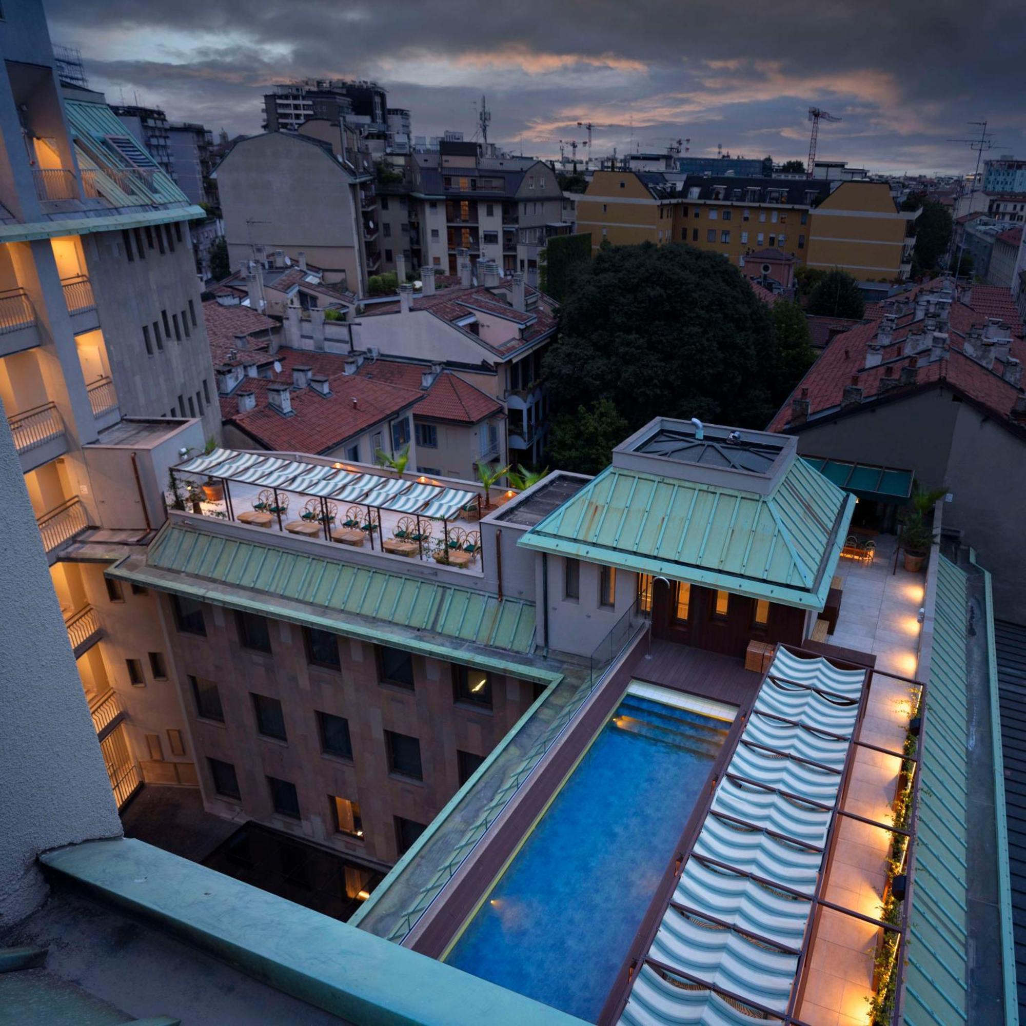 Radisson Collection Hotel, Santa Sofia Milaan Buitenkant foto The Sky Pool