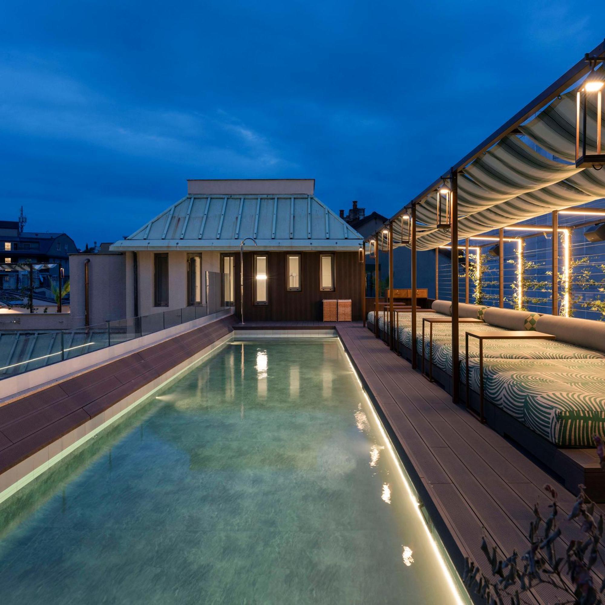 Radisson Collection Hotel, Santa Sofia Milaan Buitenkant foto The rooftop pool at the Mandarin Oriental, Munich