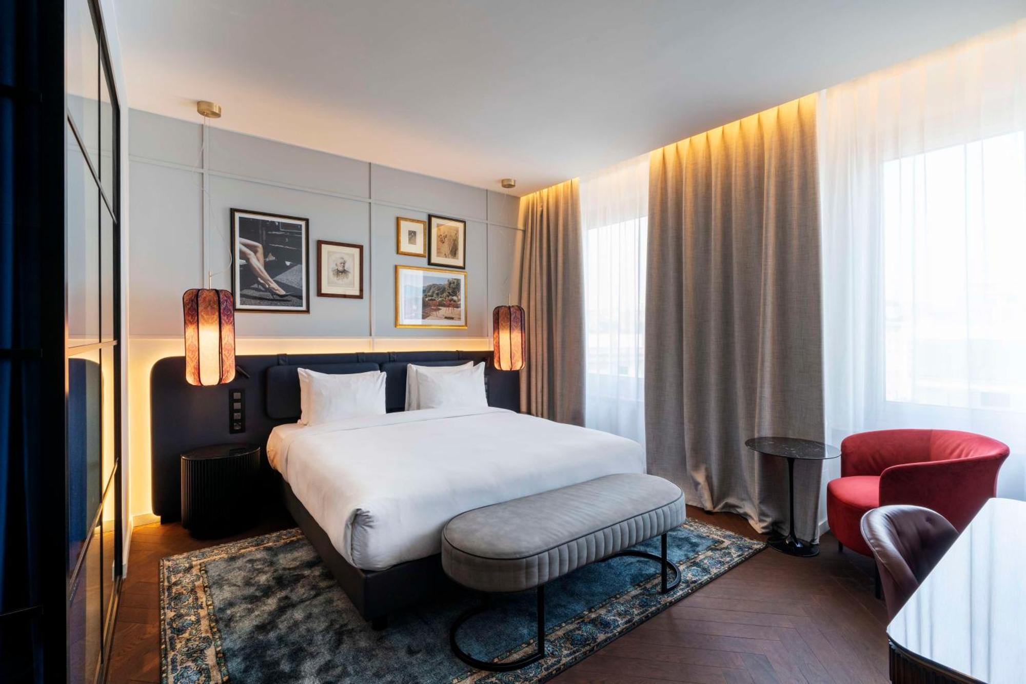 Radisson Collection Hotel, Santa Sofia Milaan Buitenkant foto A room at the hotel