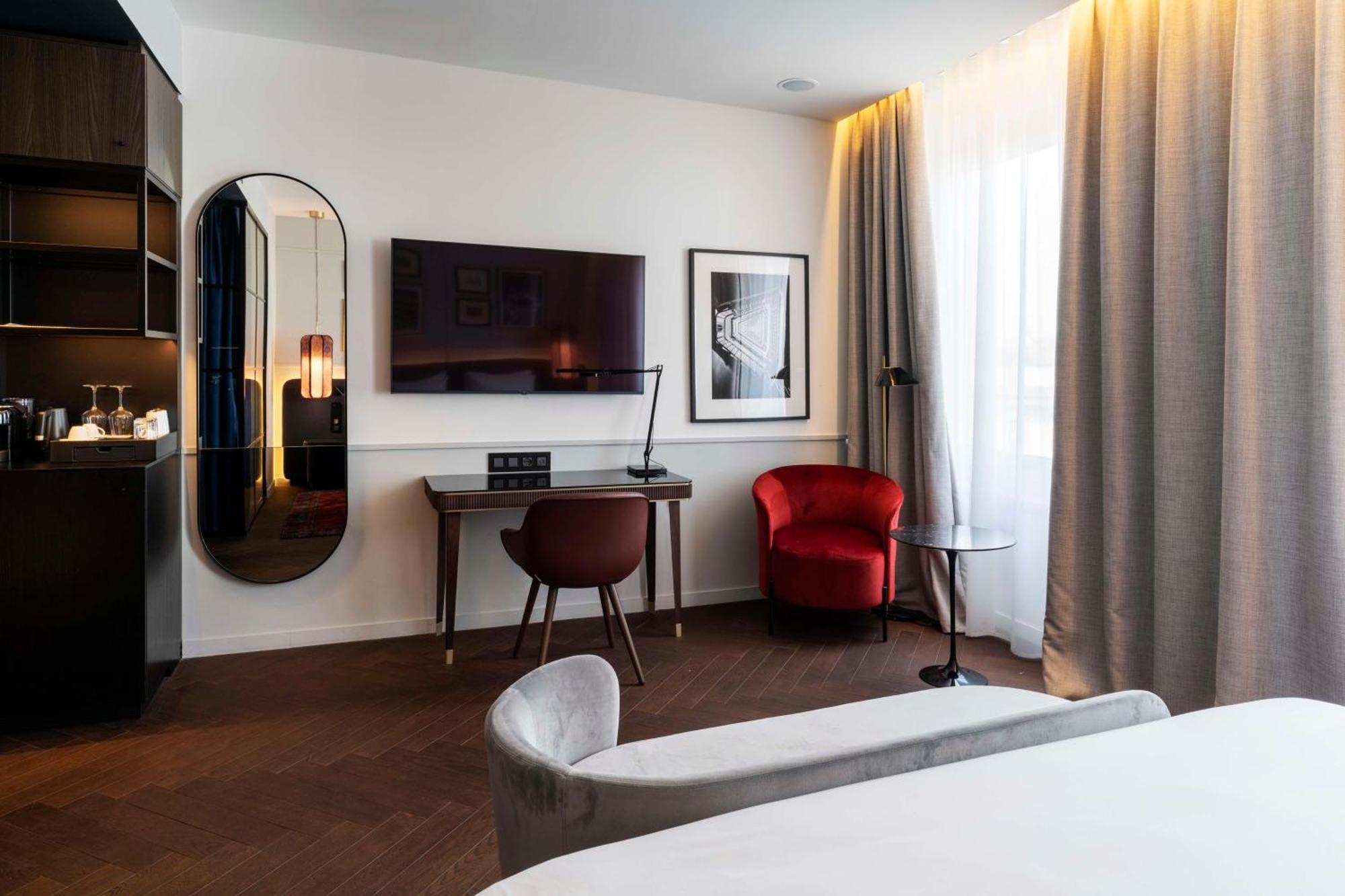 Radisson Collection Hotel, Santa Sofia Milaan Buitenkant foto A room at the hotel